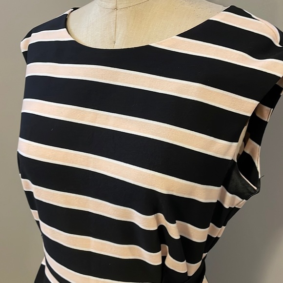 Roz & Ali sleeveless striped tie waist midi dress - Picture 2 of 8